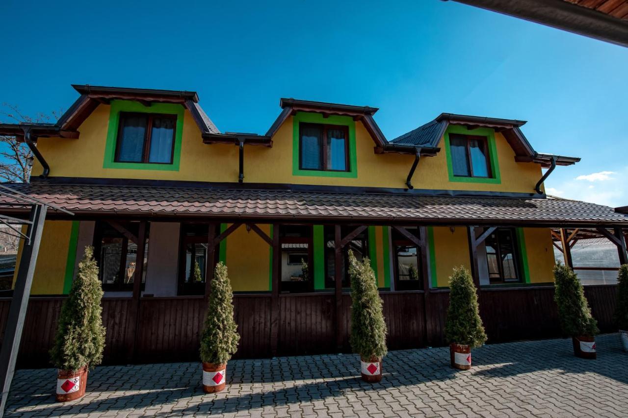 Complex Stefanesti Hotell Bozovici Exteriör bild